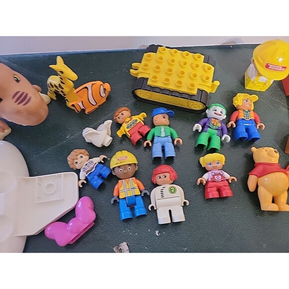 Nice Lot Lego Duplo Lot Winnie the Pooh Joker figures Blocks & More - Picture 3 of 6